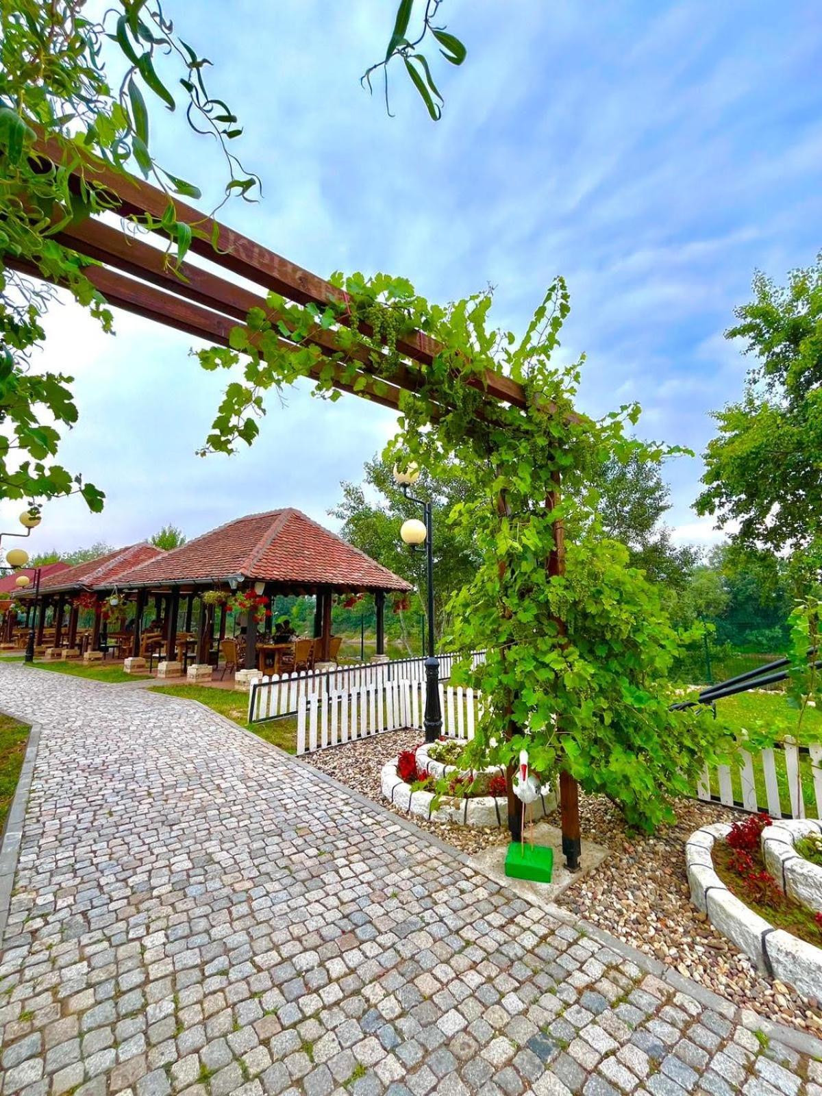 Moravska Obala - Prenociste I Restoran Apartment Velika Plana Luaran gambar